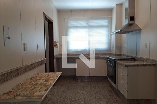 Cozinha de apartamento à venda com 4 quartos, 180m² em Serra, Belo Horizonte