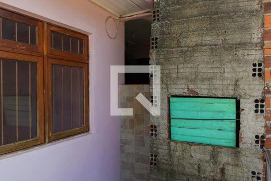 Área externa de casa à venda com 2 quartos, 42m² em Scharlau, São Leopoldo