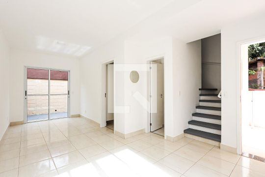 Sala de casa de condomínio para alugar com 3 quartos, 86m² em Chácara Ondas Verdes, Cotia