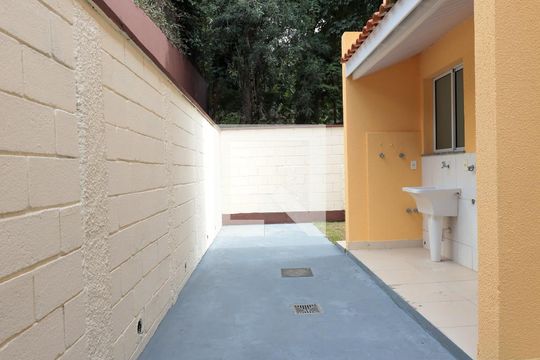 Área de serviço / Quintal de casa de condomínio para alugar com 3 quartos, 86m² em Chácara Ondas Verdes, Cotia