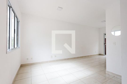 Sala de casa de condomínio para alugar com 3 quartos, 86m² em Chácara Ondas Verdes, Cotia