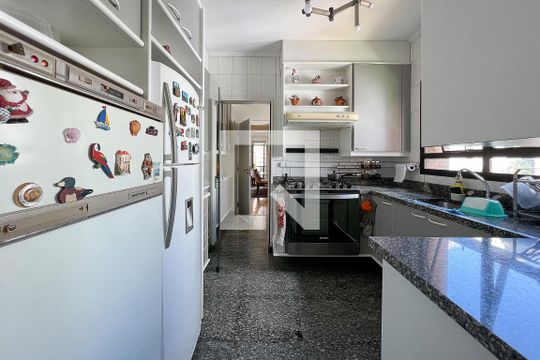 Cozinha de apartamento à venda com 3 quartos, 180m² em Perdizes, São Paulo