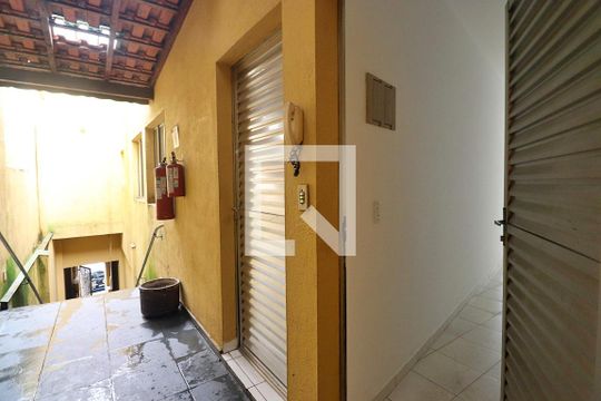 Entrada de apartamento para alugar com 2 quartos, 60m² em Parque Erasmo Assunção, Santo André