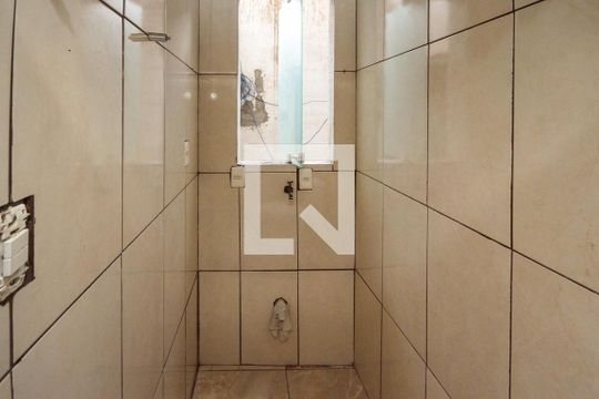 Banheiro de casa para alugar com 2 quartos, 60m² em Conjunto Promorar Sapopemba, São Paulo