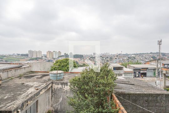 Vista de casa para alugar com 2 quartos, 240m² em Padroeira, Osasco