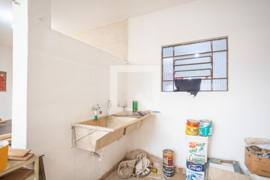 Área de Serviço de casa para alugar com 2 quartos, 240m² em Padroeira, Osasco