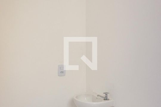 Banheiro de kitnet/studio para alugar com 1 quarto, 35m² em Vila Granada, São Paulo