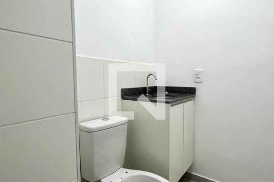 Banheiro de apartamento à venda com 2 quartos, 38m² em Guaiaúna, São Paulo