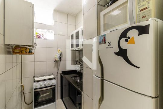 Cozinha de kitnet/studio para alugar com 1 quarto, 38m² em República, São Paulo
