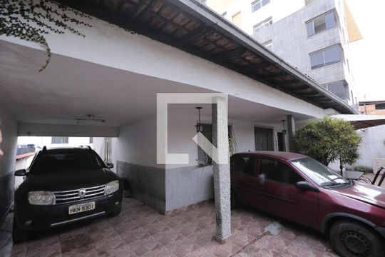 Garagem de casa à venda com 3 quartos, 500m² em Eldorado, Contagem