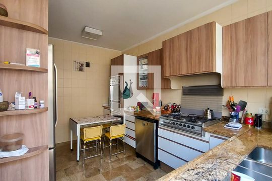 Cozinha  de casa à venda com 5 quartos, 353m² em Jardim da Saúde, São Paulo