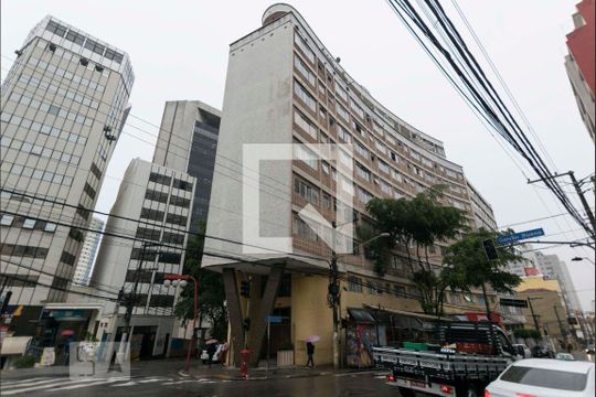 Fachada de kitnet/studio para alugar com 1 quarto, 43m² em Liberdade, São Paulo
