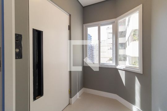 Elevador Privativo  de apartamento à venda com 4 quartos, 220m² em Aclimação, São Paulo