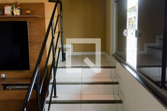 Escada de casa à venda com 3 quartos, 280m² em Campo Alto, Contagem