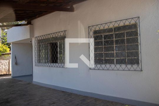 Área externa de casa à venda com 3 quartos, 109m² em Santa Cruz, Belo Horizonte