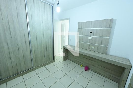 Quarto 1  de apartamento para alugar com 3 quartos, 70m² em Jardim Maria Inês, Aparecida de Goiânia