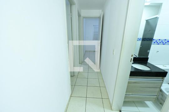Corredor de apartamento para alugar com 3 quartos, 70m² em Jardim Maria Inês, Aparecida de Goiânia
