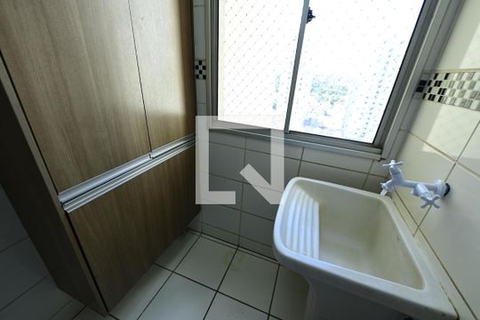 Área de Serviço de apartamento para alugar com 3 quartos, 70m² em Jardim Maria Inês, Aparecida de Goiânia