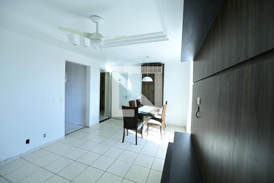 Sala  de apartamento para alugar com 3 quartos, 70m² em Jardim Maria Inês, Aparecida de Goiânia