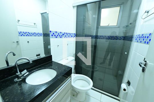 Banheiro social  de apartamento para alugar com 3 quartos, 70m² em Jardim Maria Inês, Aparecida de Goiânia