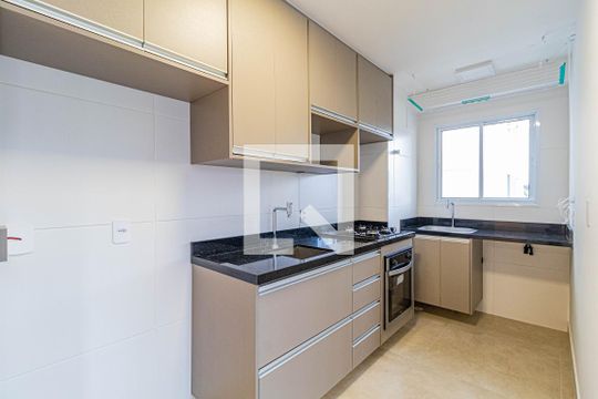 Cozinha de apartamento para alugar com 2 quartos, 39m² em Vila Butantã, São Paulo