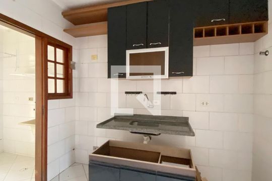 Cozinha de casa de condomínio para alugar com 2 quartos, 66m² em Vila São Luiz (valparaízo), Barueri