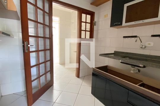 Cozinha de casa de condomínio para alugar com 2 quartos, 66m² em Vila São Luiz (valparaízo), Barueri