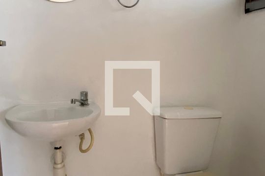 Lavabo de casa de condomínio para alugar com 2 quartos, 66m² em Vila São Luiz (valparaízo), Barueri