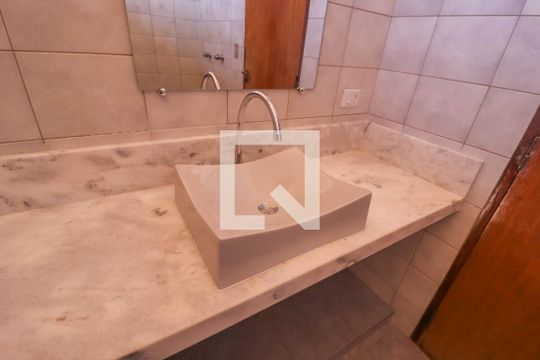 Banheiro de casa à venda com 4 quartos, 280m² em Vila Aielo, Jundiaí