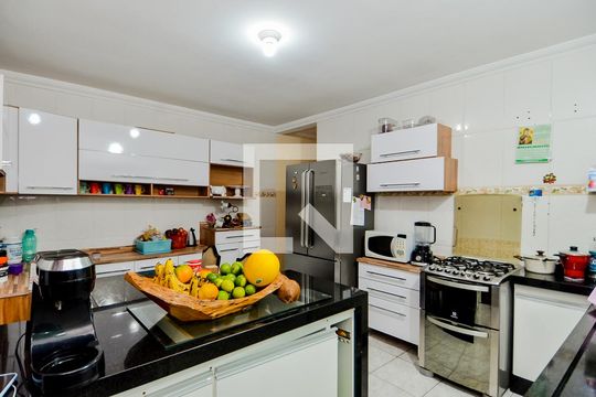 Cozinha de casa para alugar com 3 quartos, 220m² em Jardim Miriam, Guarulhos