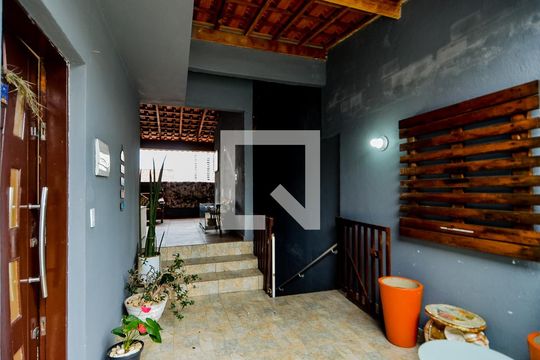 Área de Entrada  de casa à venda com 3 quartos, 220m² em Jardim Miriam, Guarulhos