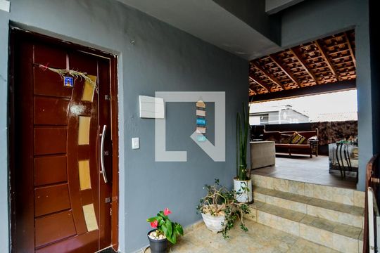 Área de Entrada  de casa à venda com 3 quartos, 220m² em Jardim Miriam, Guarulhos