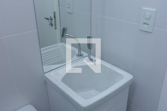 Banheiro de kitnet/studio para alugar com 1 quarto, 20m² em Consolação, São Paulo