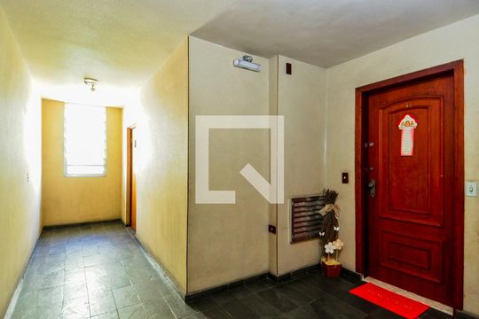 Hall de Entrada de apartamento à venda com 2 quartos, 40m² em Parque Santo Antônio, Guarulhos