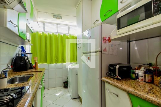 Cozinha de apartamento à venda com 2 quartos, 40m² em Parque Santo Antônio, Guarulhos