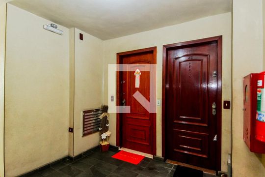 Hall de Entrada de apartamento à venda com 2 quartos, 40m² em Parque Santo Antônio, Guarulhos