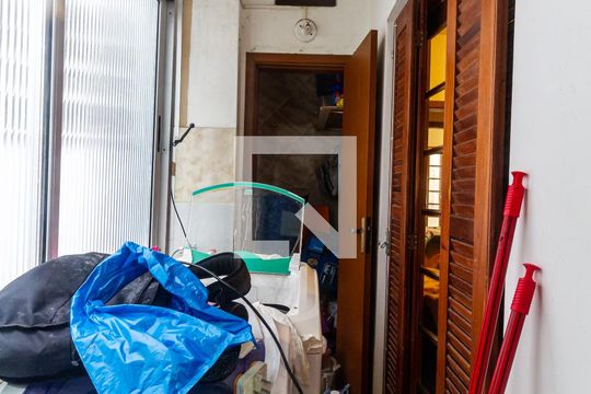 Área de Serviço e banheiro de serviço de apartamento à venda com 3 quartos, 80m² em Centro Histórico, Porto Alegre