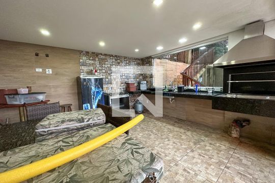 Churrasqueira  de casa de condomínio para alugar com 3 quartos, 250m² em Jardim Praiano, Guarujá