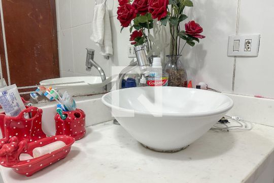 Banheiro 3 de casa de condomínio para alugar com 3 quartos, 250m² em Jardim Praiano, Guarujá