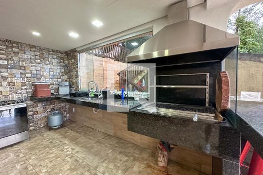 Churrasqueira de casa de condomínio para alugar com 3 quartos, 250m² em Jardim Praiano, Guarujá