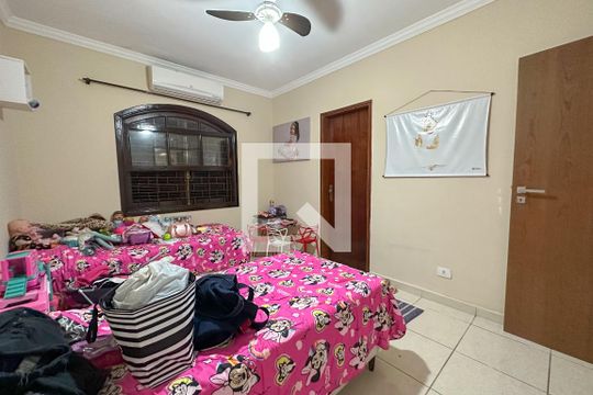 Suíte 1 de casa de condomínio para alugar com 3 quartos, 250m² em Jardim Praiano, Guarujá