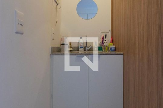 Banheiro de kitnet/studio à venda com 1 quarto, 25m² em Sumarezinho, São Paulo