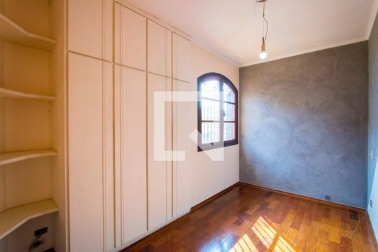 Quarto 2 de casa à venda com 3 quartos, 180m² em Vila Scarpelli, Santo André