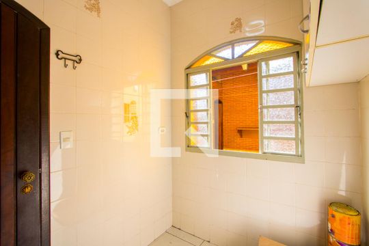 Área de serviço de casa à venda com 3 quartos, 180m² em Vila Scarpelli, Santo André