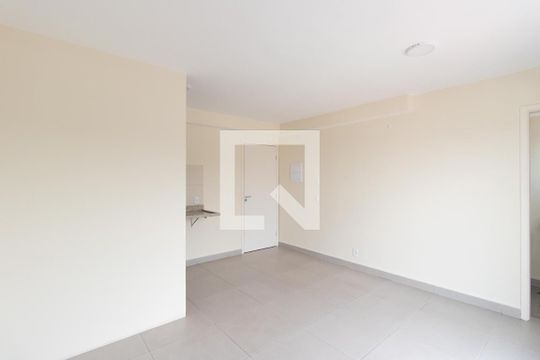 Quarto/Cozinha de kitnet/studio à venda com 1 quarto, 26m² em Vila Nilo, São Paulo