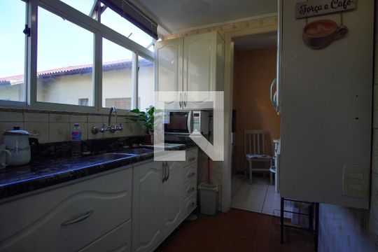 Cozinha  de apartamento à venda com 2 quartos, 68m² em Rogowski, Porto Alegre