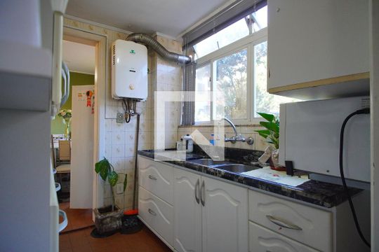 Cozinha  de apartamento à venda com 2 quartos, 68m² em Rogowski, Porto Alegre