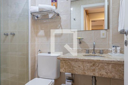 Banheiro de apartamento à venda com 1 quarto, 43m² em Centro, Santo André