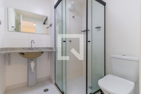 Banheiro  de kitnet/studio à venda com 1 quarto, 26m² em Liberdade, São Paulo