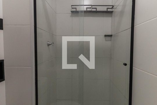 Banheiro de apartamento para alugar com 2 quartos, 34m² em Vila Nova Curuçá, São Paulo